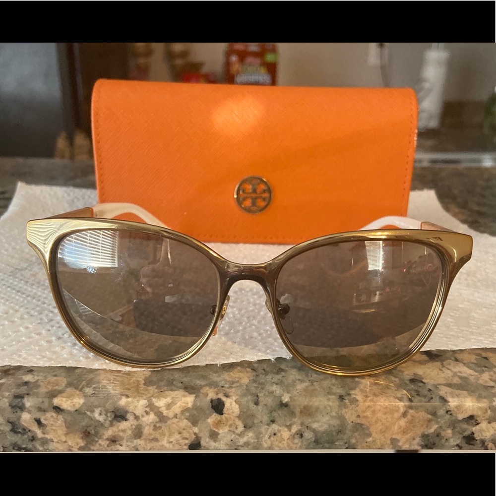 Tory Burch Sunglasses - Picture 8 of 8